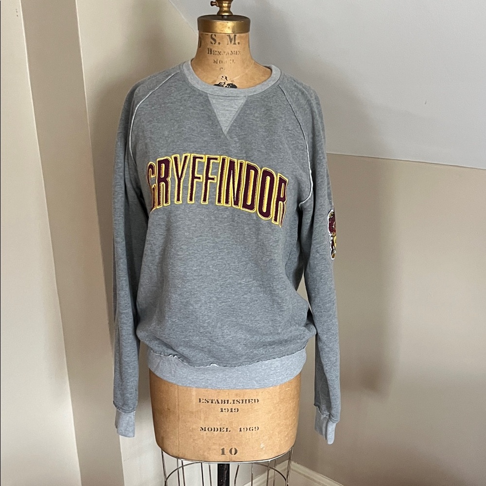 Gryffindor Gray Sweater L